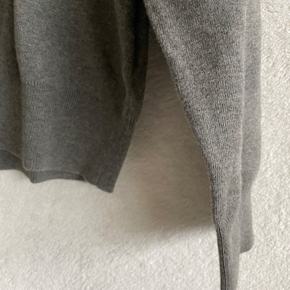 Polo by Ralph Lauren V-Neck Pullover Sweater. - Picture 6 of 7